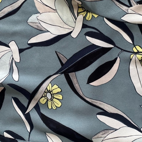 Ann Taylor Floral Blouse Blue Yellow SZ XS Spring Summer - Picture 4 of 8